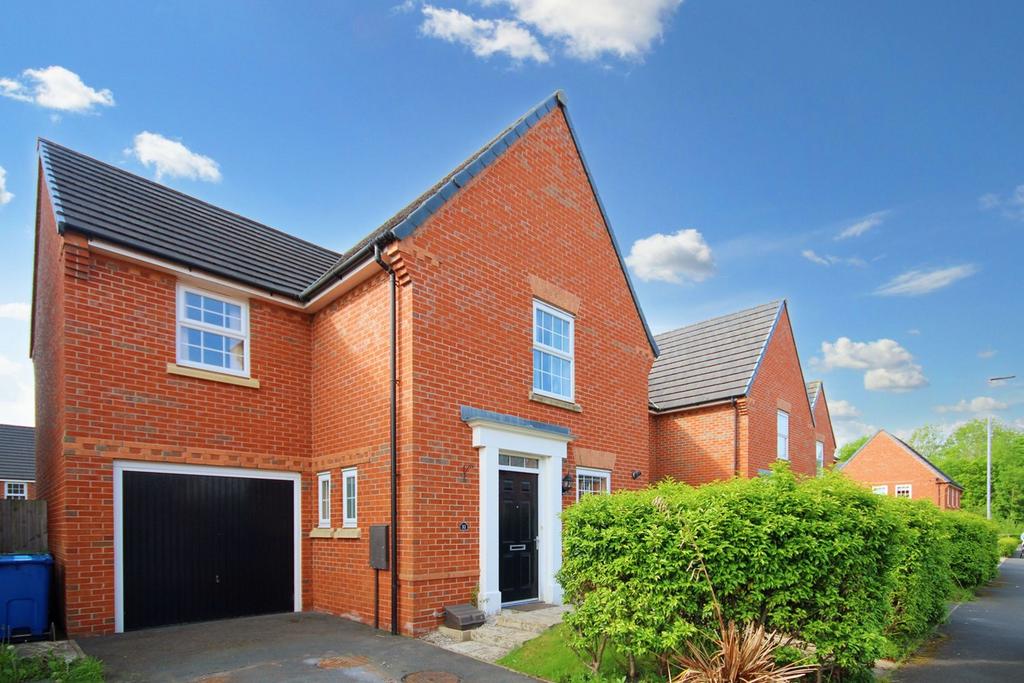 Pasadena Avenue, Great Sankey, Warrington, WA5 3 bed detached house to