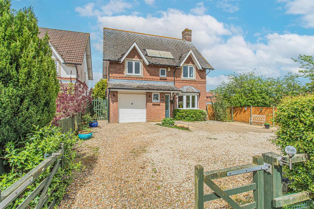 The Green, Dauntsey 4 bed detached house for sale £475,000