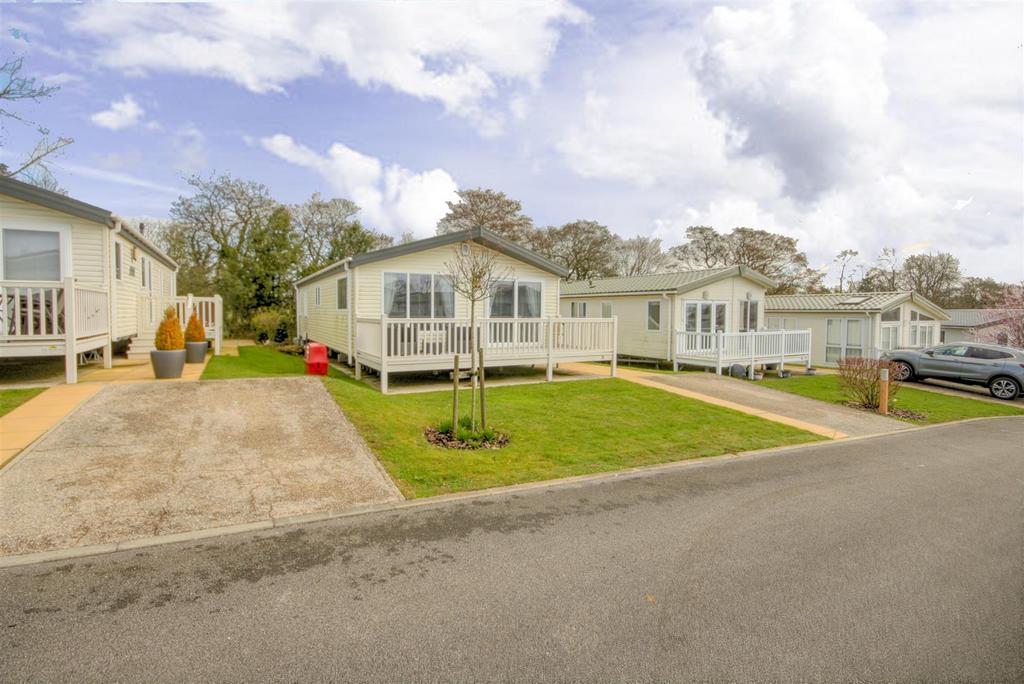 Ribble Valley Park, Gisburn 2 bed mobile home for sale £65,000