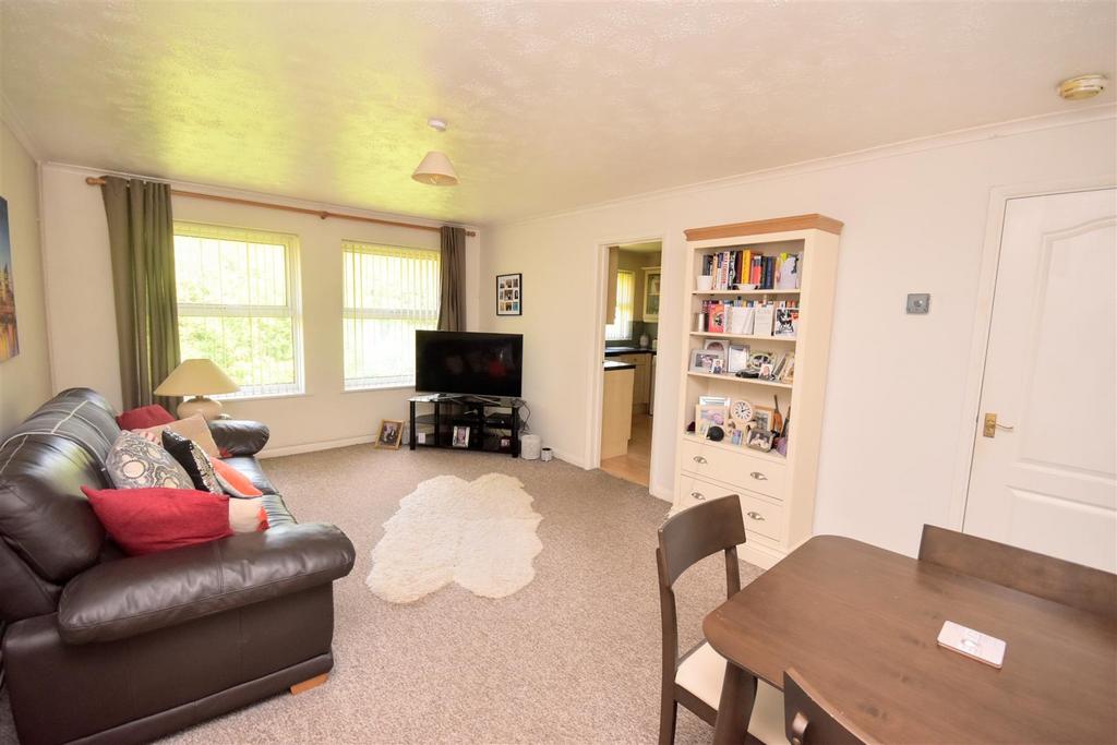 Delamere Gardens, Linslade 2 bed apartment £199,995