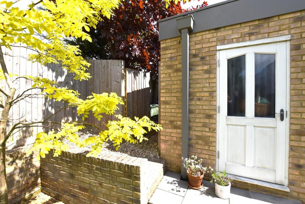 Gate to Storage behind Garage.JPG