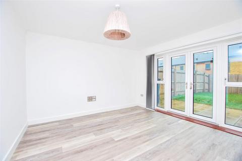 14 Pascal Mews, Oakgrove, Milton Keynes, MK10 9UL