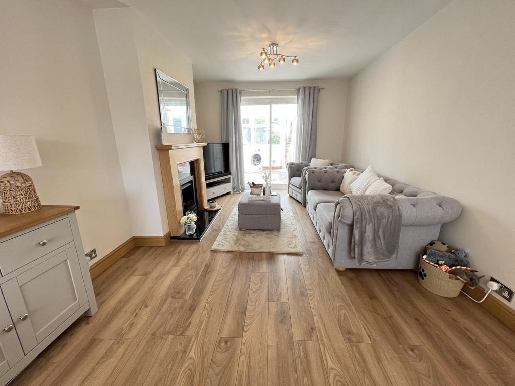 Lechlade Road, Great Barr, Birmingham 3 bed semidetached house for