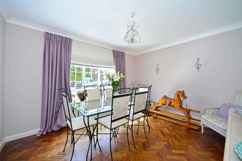 28 Chinthurst Park, Shalford, Guildford, GU4 8JH