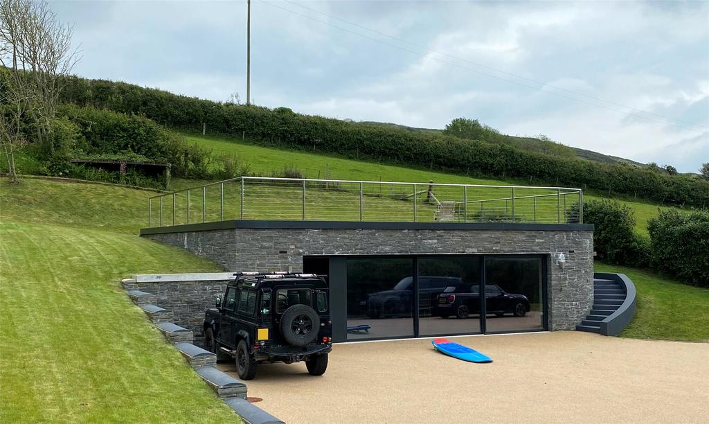 Cross, Croyde, Braunton, Devon, EX33 5 bed detached house for sale £