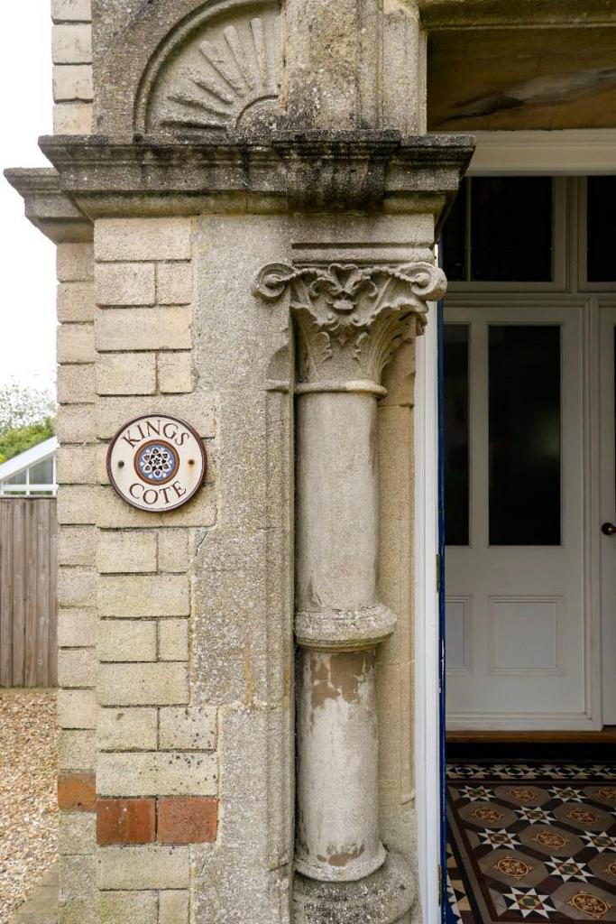 Front Entrance Detail