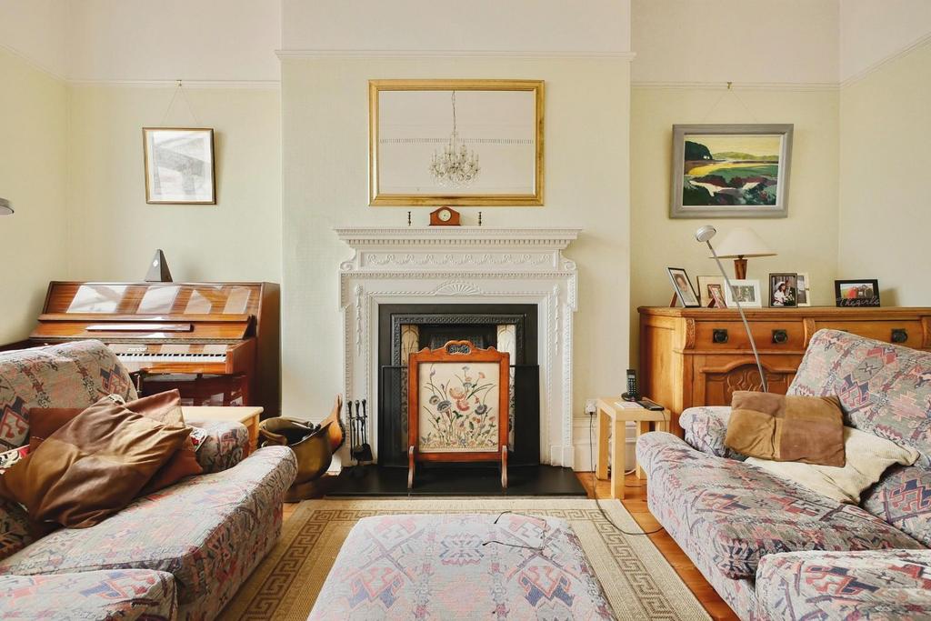 Middle Room