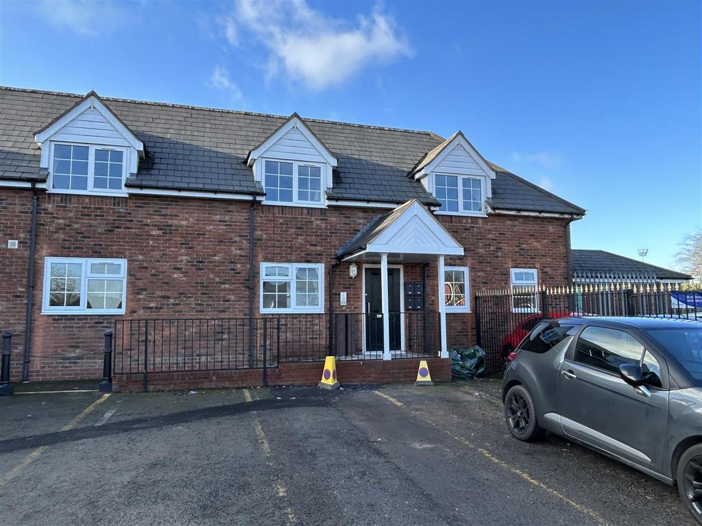 Stourbridge Road, Halesowen, West... 1 bed apartment £550 pcm (£127 pw)