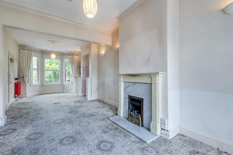 2 Normanton Avenue, London, SW19 8BB