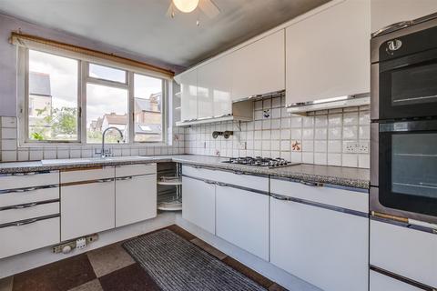 2 Normanton Avenue, London, SW19 8BB