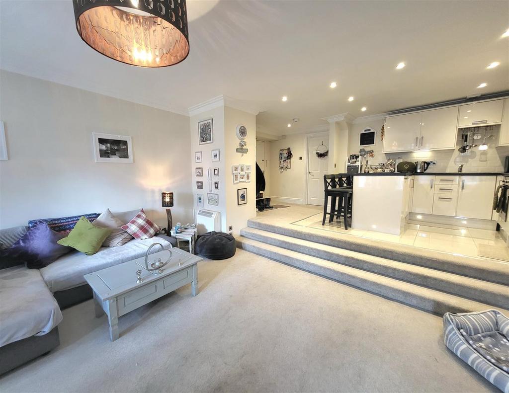 Lounge/Kitchen