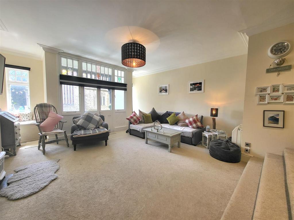 Lounge/Kitchen