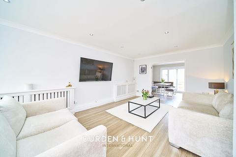 7 The Poplars, Abridge, Romford, RM4 1BB