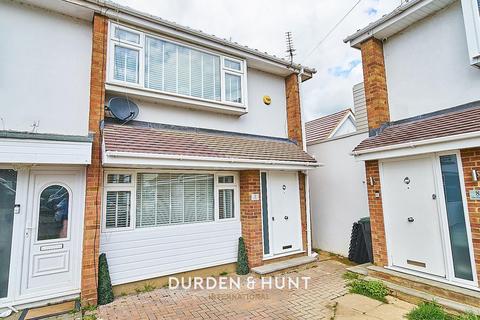 7 The Poplars, Abridge, Romford, RM4 1BB
