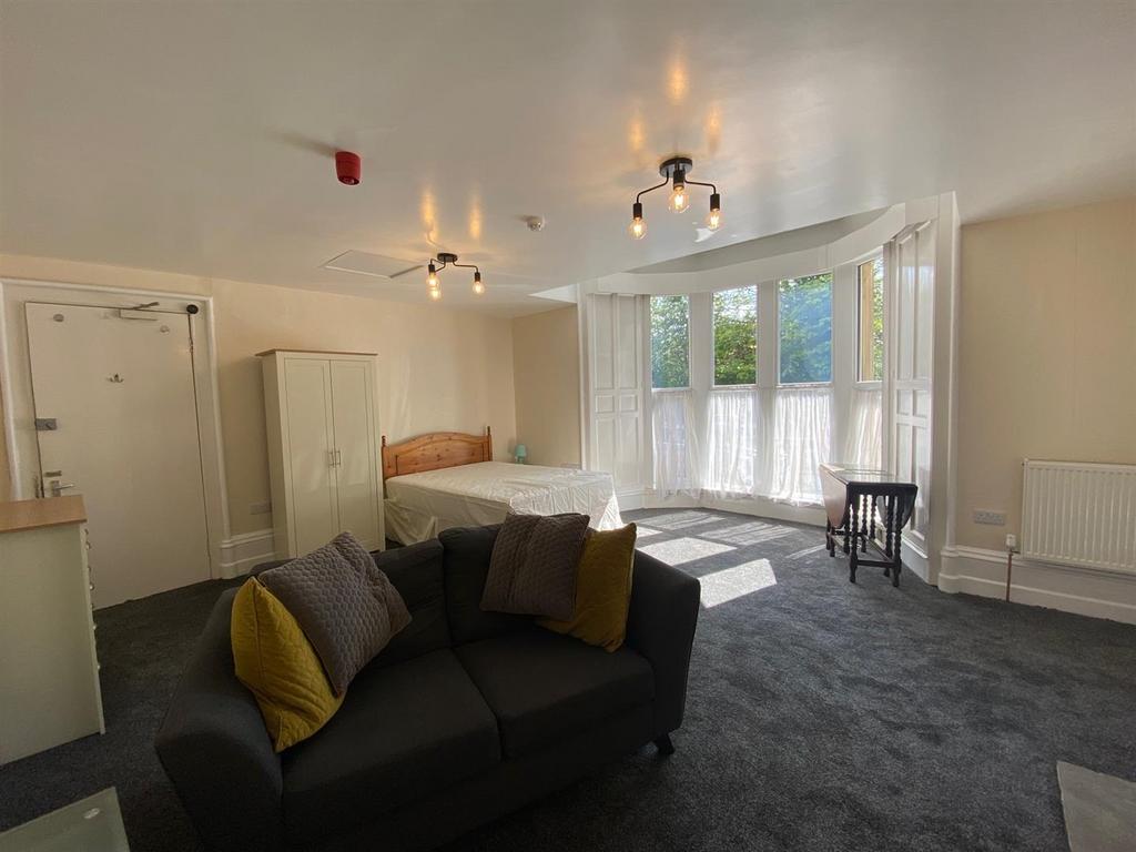 LIVING BEDROOM 2.jpg