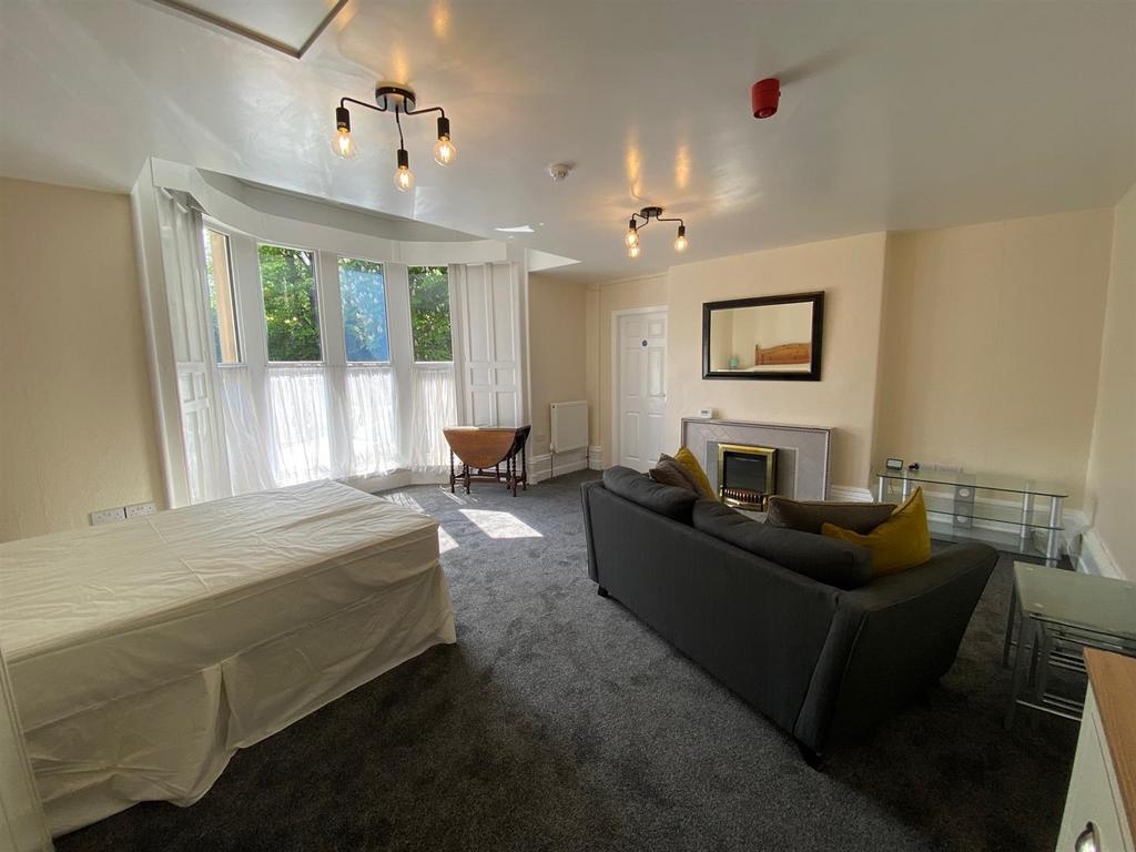 LIVING BEDROOM.jpg