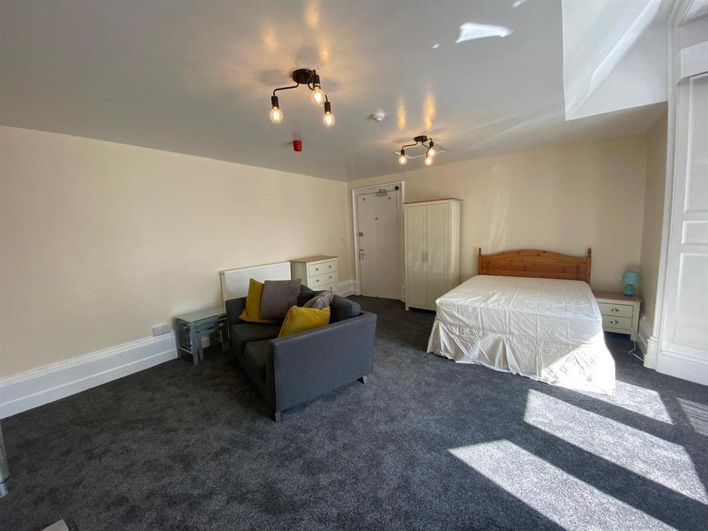 LIVING BEDROOM 1.jpg