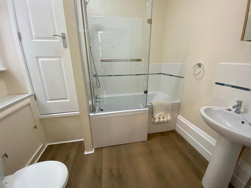 BATHROOM 1.jpg