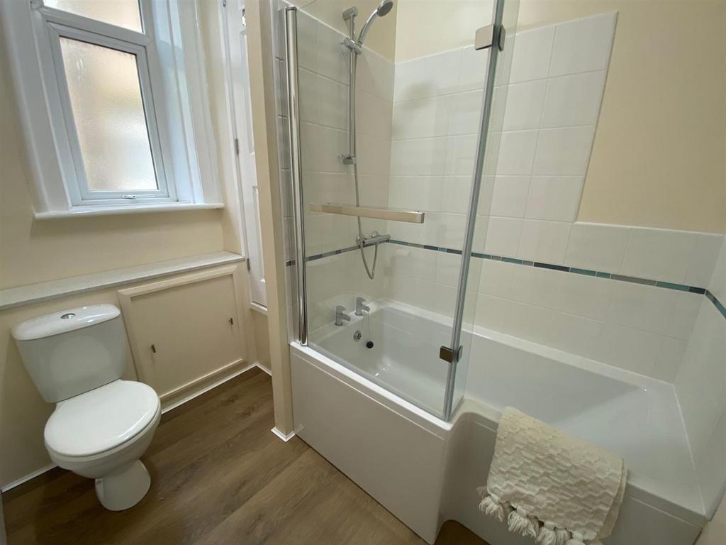 BATHROOM 3.jpg