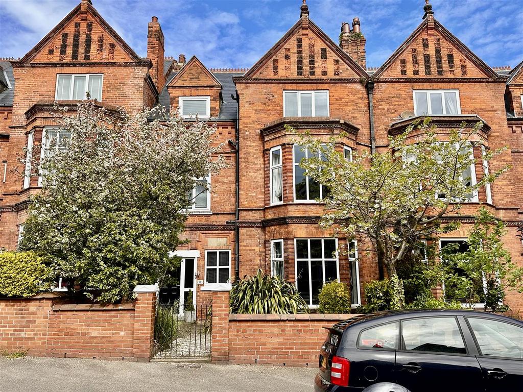 Avenue Victoria, Scarborough 7 bed terraced house for sale £500,000