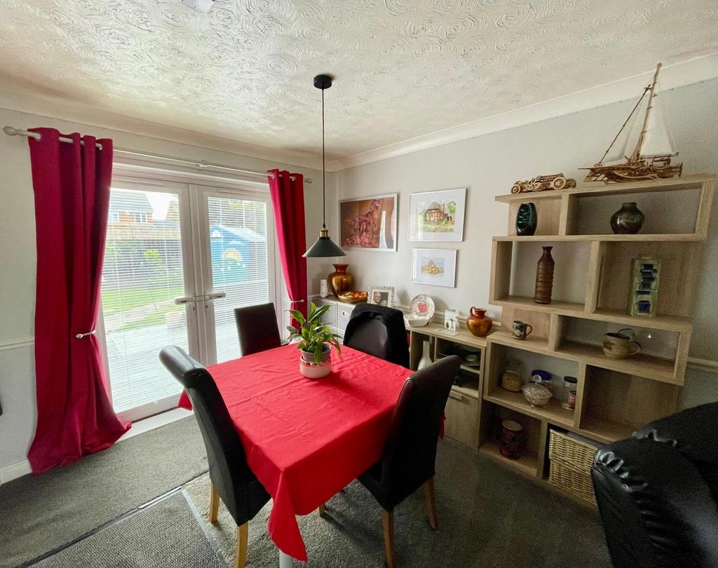 Open Plan Lounge / Dining Area