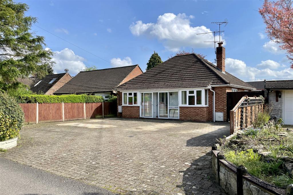 Elstead 2 bed detached bungalow for sale £575,000