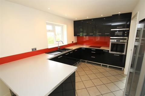 9 Edrics Green, Cholderton, Salisbury, SP4 0DP