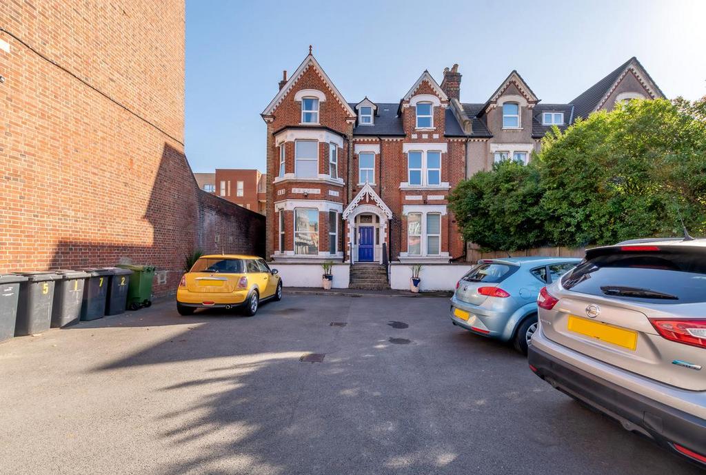 Norwood Road, West Norwood, SE27 2 bed flat £1,500 pcm (£346 pw)