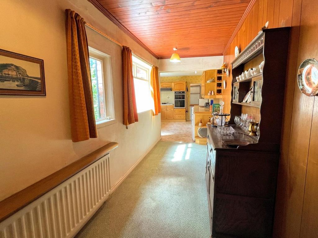 Breakfast/seating area