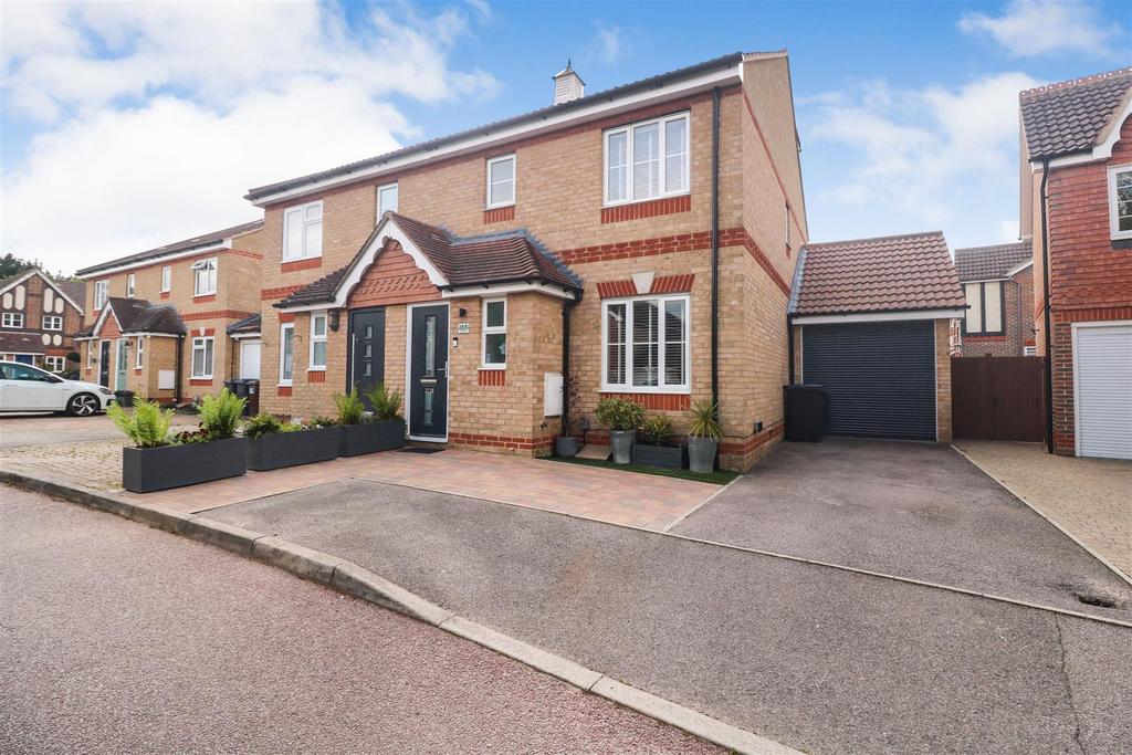 Ridgeways, Harlow 3 bed semidetached house for sale £475,000