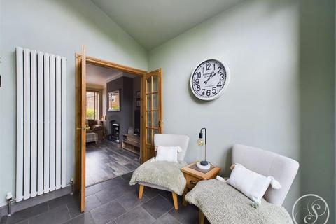 24 Carrholm View, Leeds, LS7 2NG