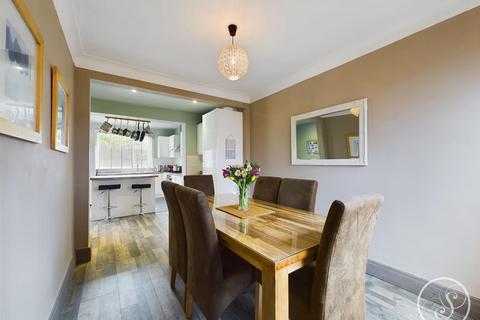 24 Carrholm View, Leeds, LS7 2NG