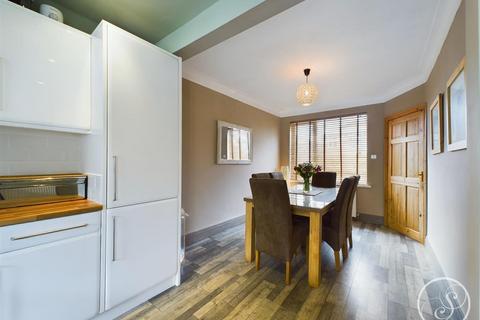 24 Carrholm View, Leeds, LS7 2NG