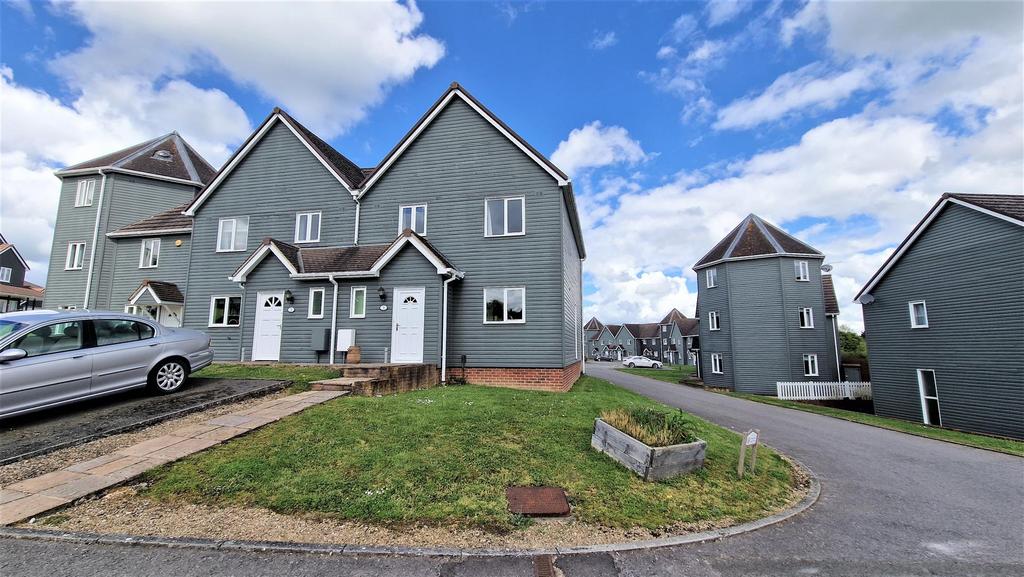 The Drive, Vastern, Royal Wootton Bassett 3 bed semidetached house for