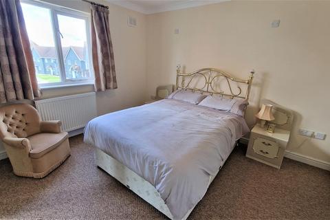 3 bedroom semi-detached house for sale - The Drive, Vastern, Royal Wootton Bassett