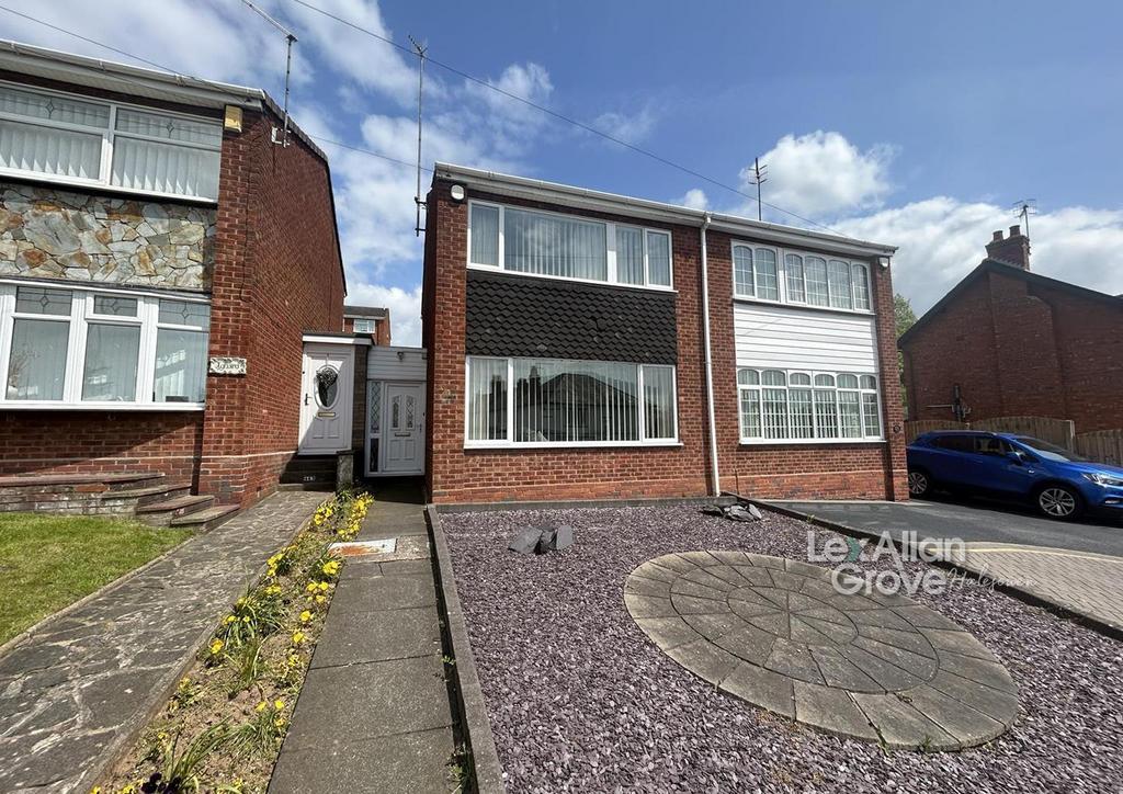 Halesowen Road, Cradley Heath 3 bed semidetached house for sale £220,000