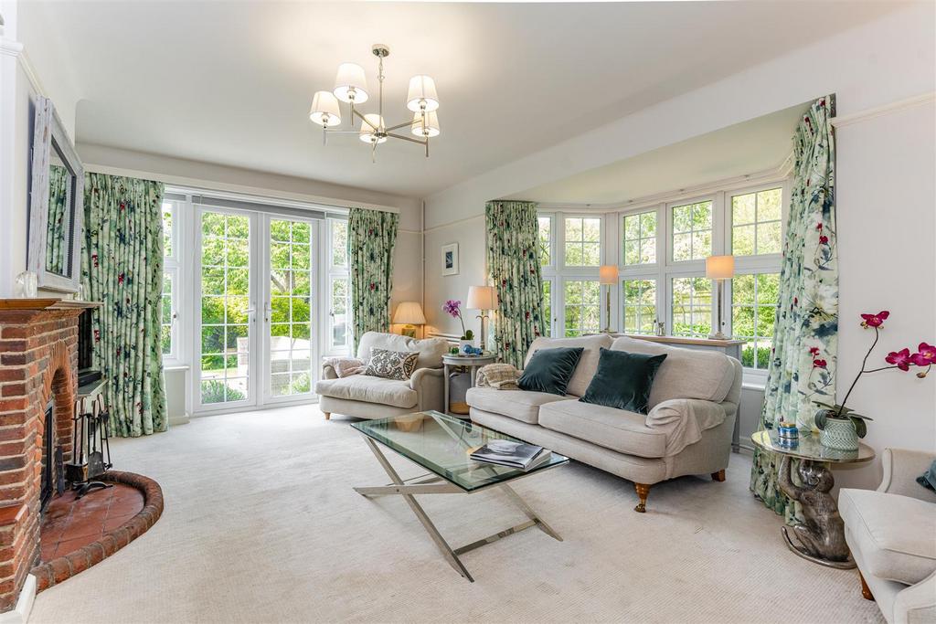 Meadway, Berkhamsted 4 bed detached house £1,700,000