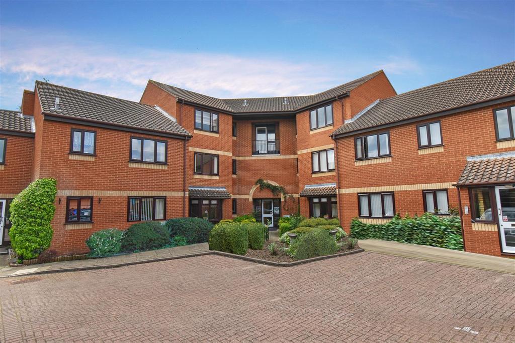 Weavers Court, Sudbury 2 bed apartment for sale £190,000
