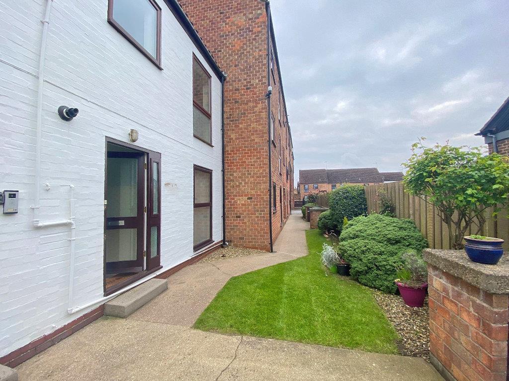 Elm Tree Court, Cottingham 2 bed apartment for sale £132,000
