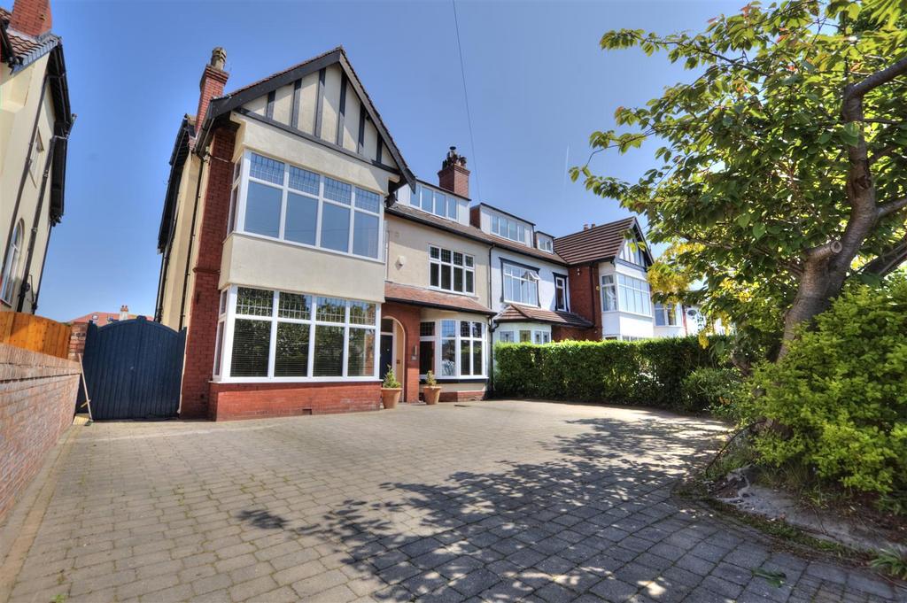 Eshe Road North, Liverpool L23 6 bed semidetached house for sale £