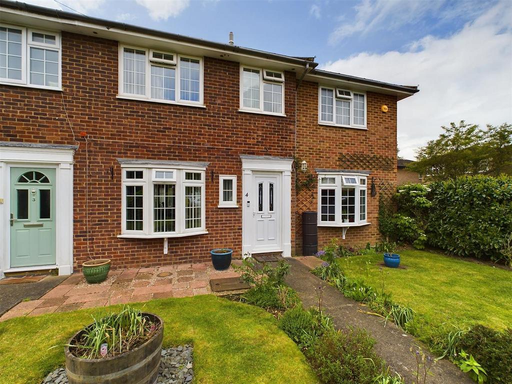 Rembrandt Way, WaltonOnThames 4 bed end of terrace house for sale £