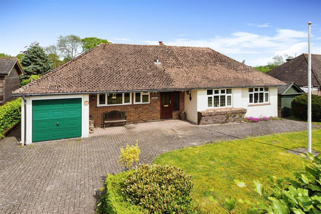 New Road, Rotherfield, Crowborough 3 bed detached bungalow for sale £
