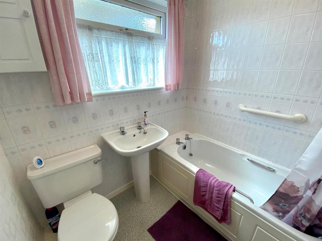 Priory way 75 bathroom.jpg
