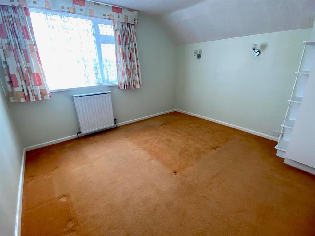 Priory way 75 bed 1.jpg