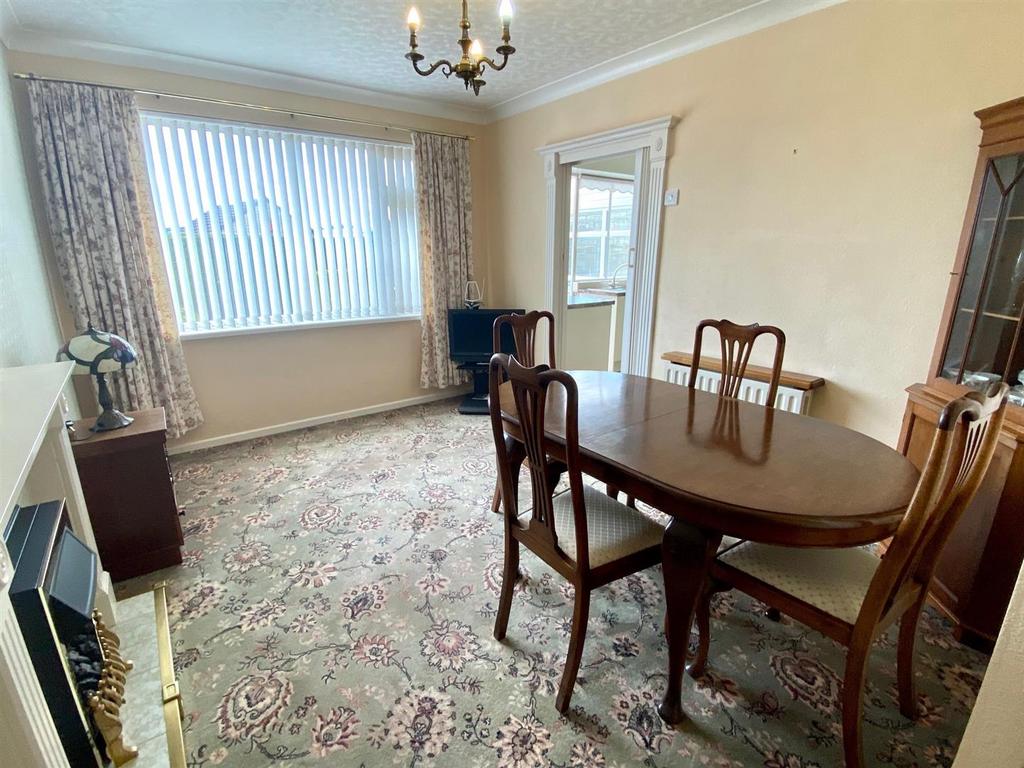 Priory way 75 dining room 2.jpg