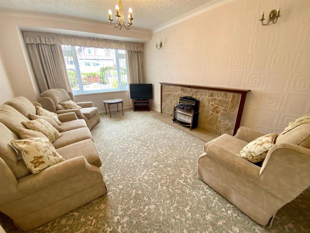 Priory way 75 lounge.jpg