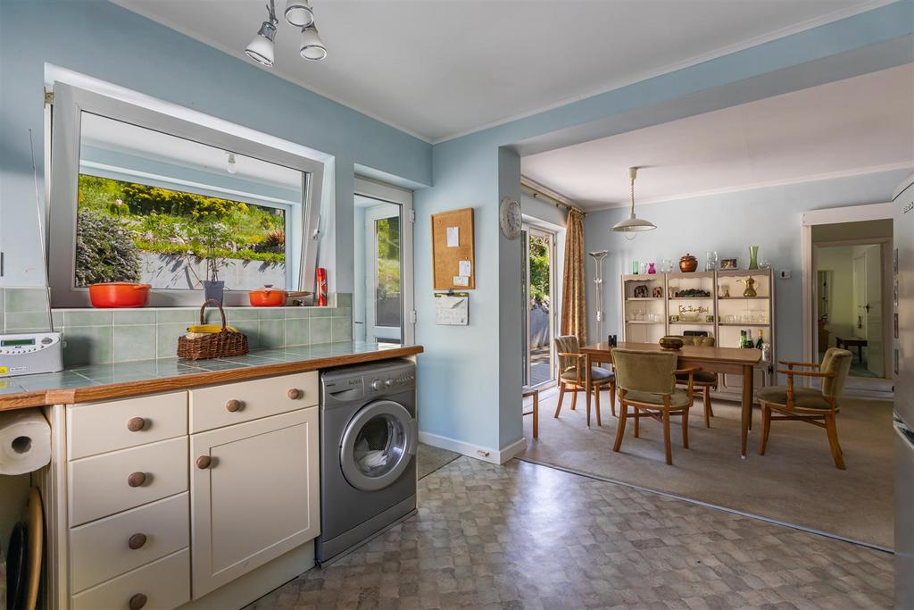 A21 - 23459 48, Brunel Avenue Torquay - 230512.jpg