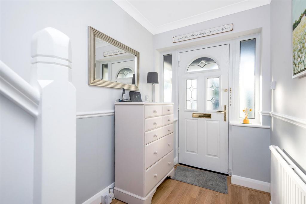 Wrotham Road, Meopham 3 bed semidetached house for sale £600,000