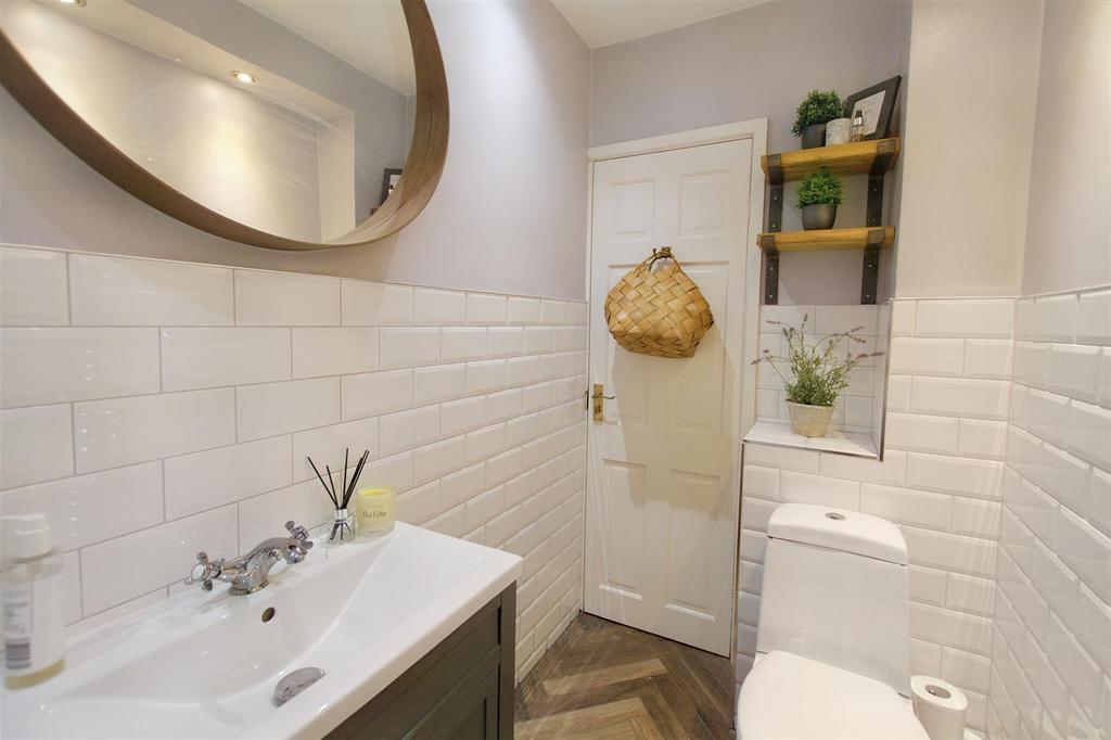 DSC 2521bathroom.jpeg