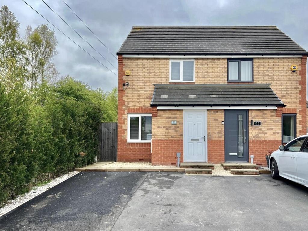 Ellwood, Barnsley, S71 5JF 2 bed semidetached house for sale £150,000